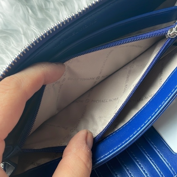 Brand New Michael Kors Blue & White Striped Large  Zip Around Wristlet Wallet - Picture 13 of 15